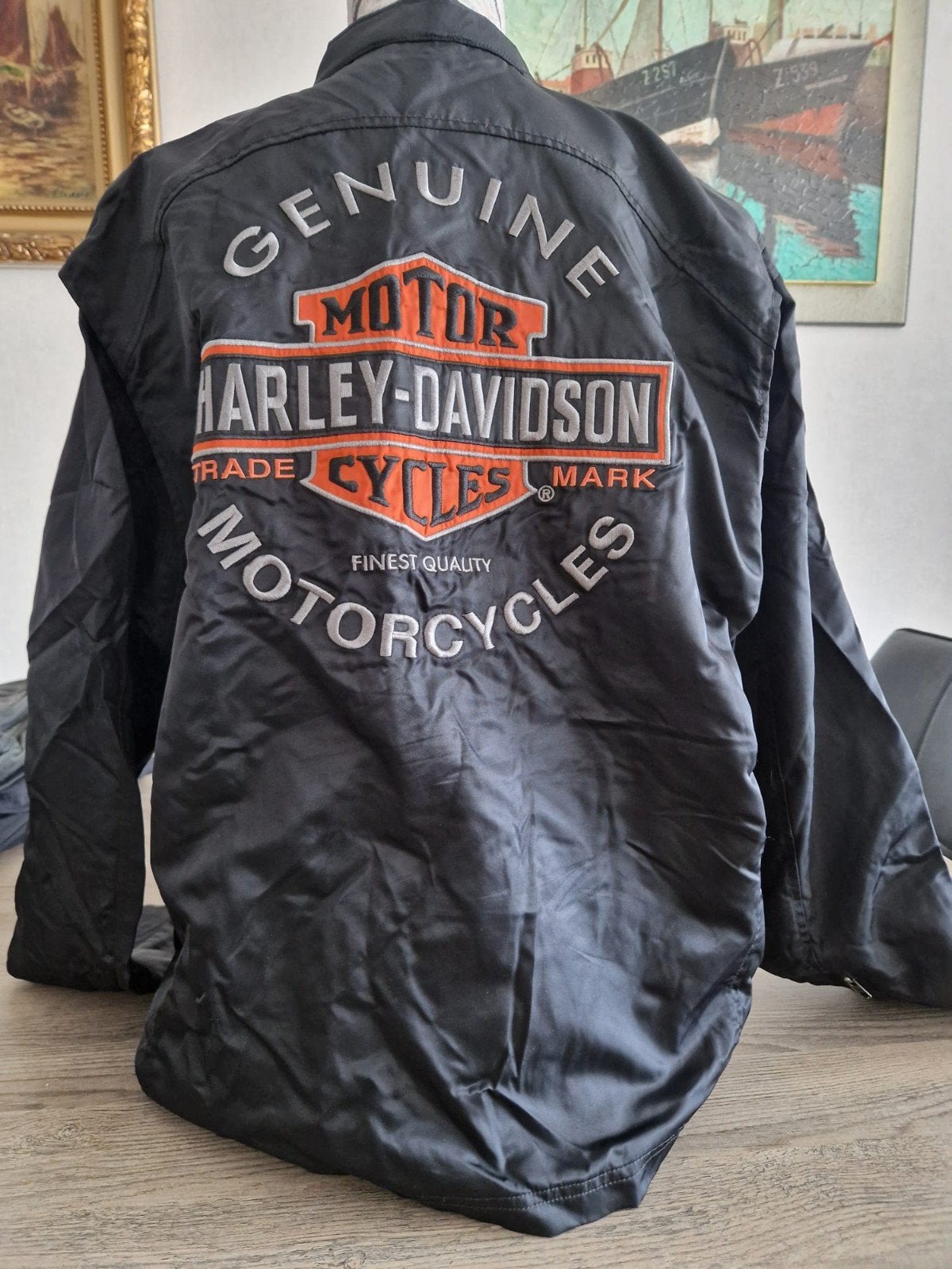 Regenjas Harley, Motoren, Ophalen