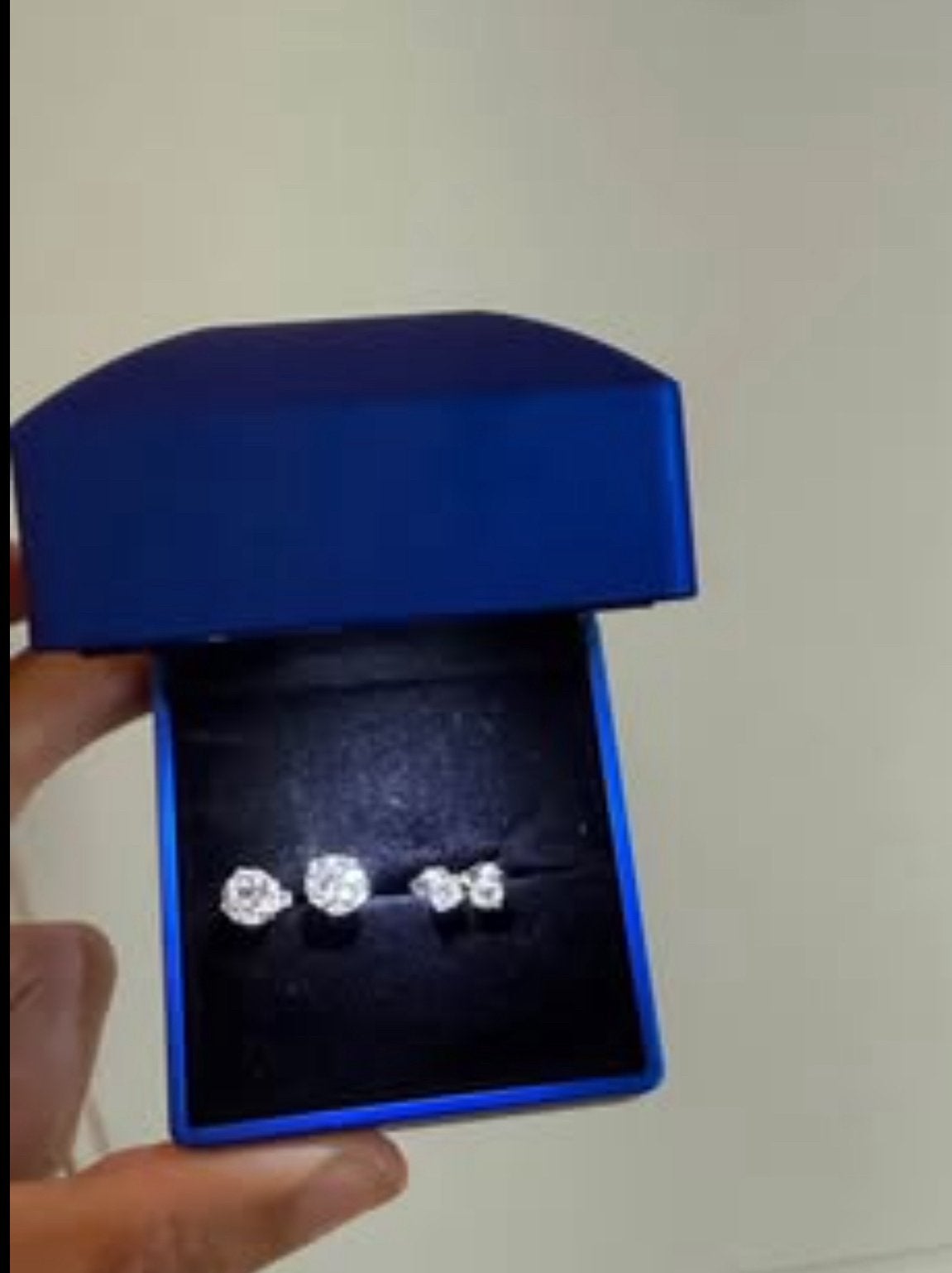 Prachtige 2 paar diamanten oorbellen - 18k witgoud - 2 krt, Handtassen en Accessoires, Ophalen, Nieuw, Met edelsteen, Goud