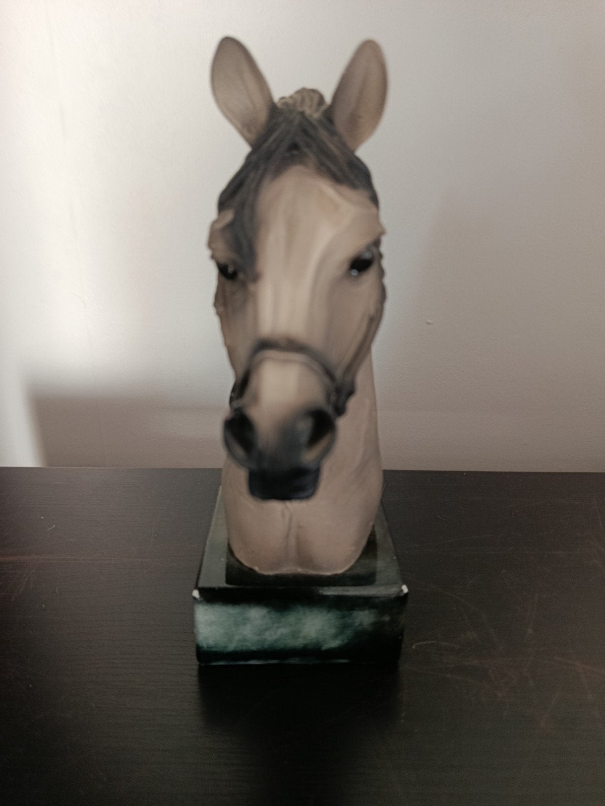 Statuette buste de cheval, Enlèvement ou Envoi