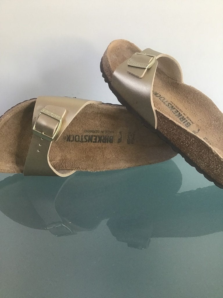 Birkenstock 38 Madrid | goud | slippers | Gratis verzenden, Kleding | Dames, Schoenen, Slippers, Overige kleuren, Verzenden, Zo goed als nieuw