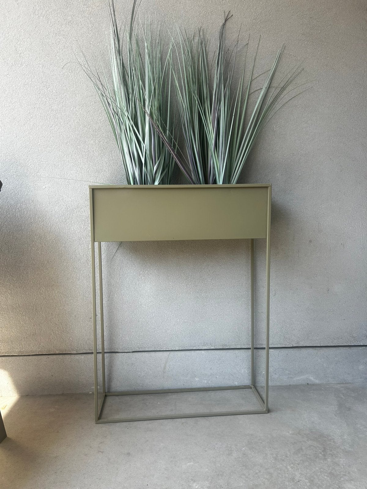 Lot de 2 jardinières sur pied en métal /2 Metal Plant Stands, Enlèvement