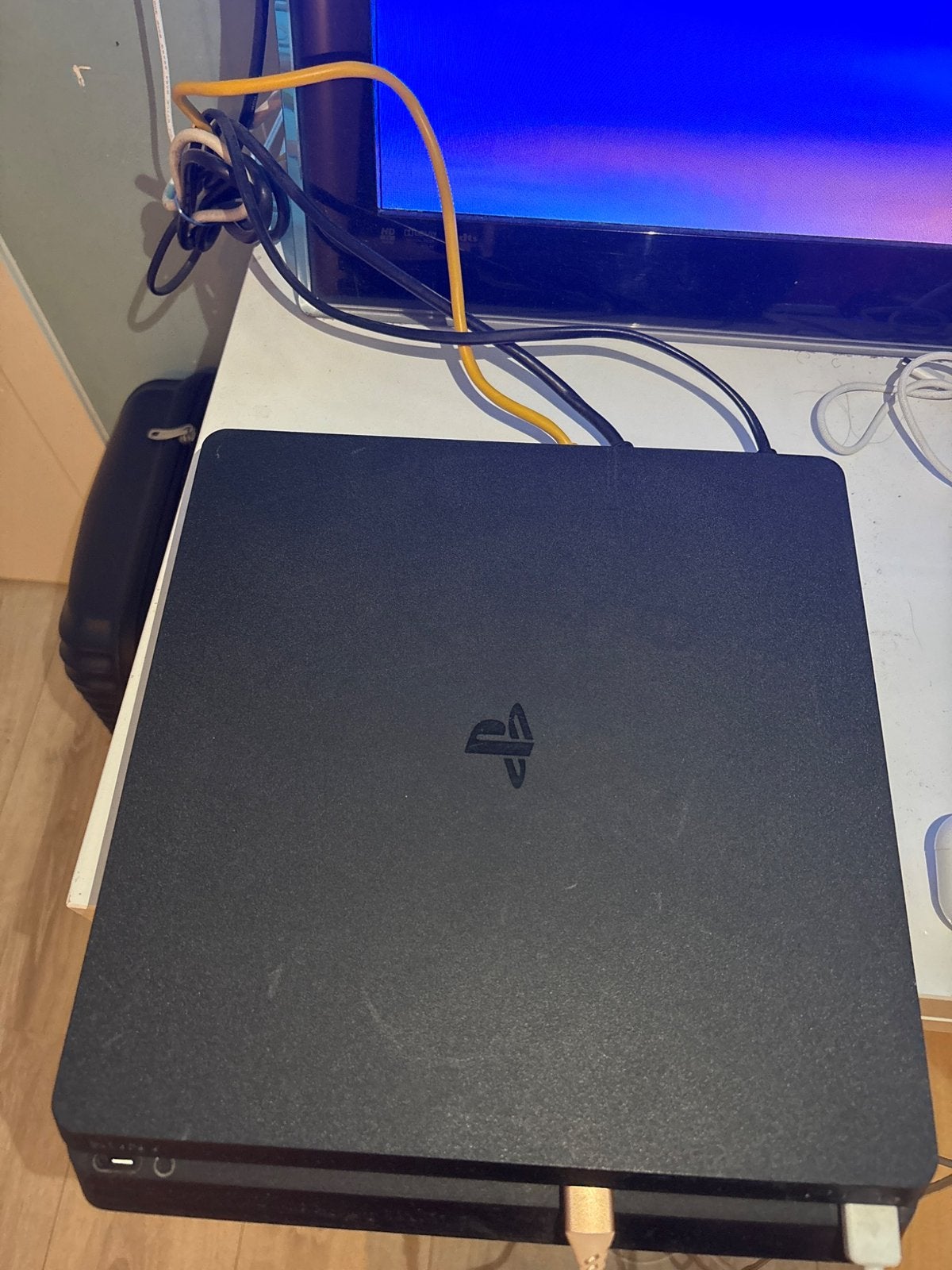 Zwarte PS4  + FIFA 26 + GTA V + Zwarte controller + Oplader, Ophalen, Met 1 controller, Slim, 500 GB