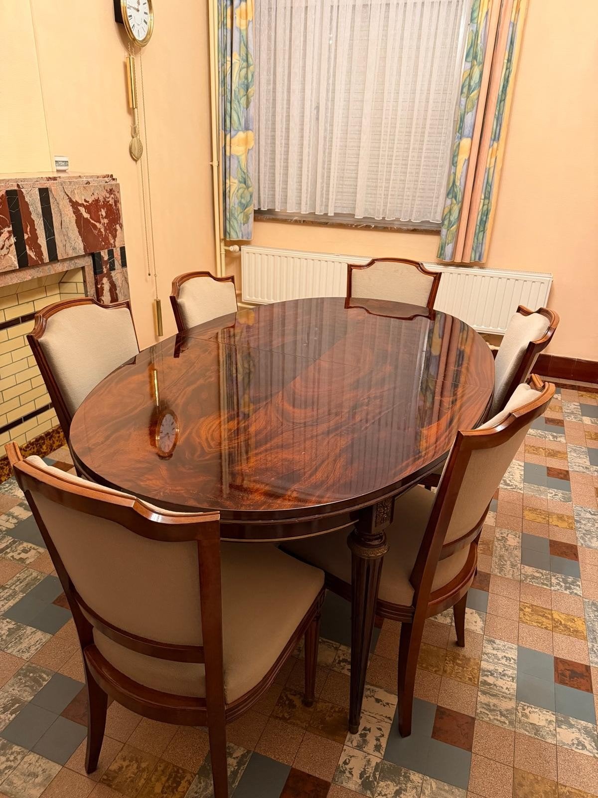 Table extensible et 6 chaises en merisier., Enlèvement