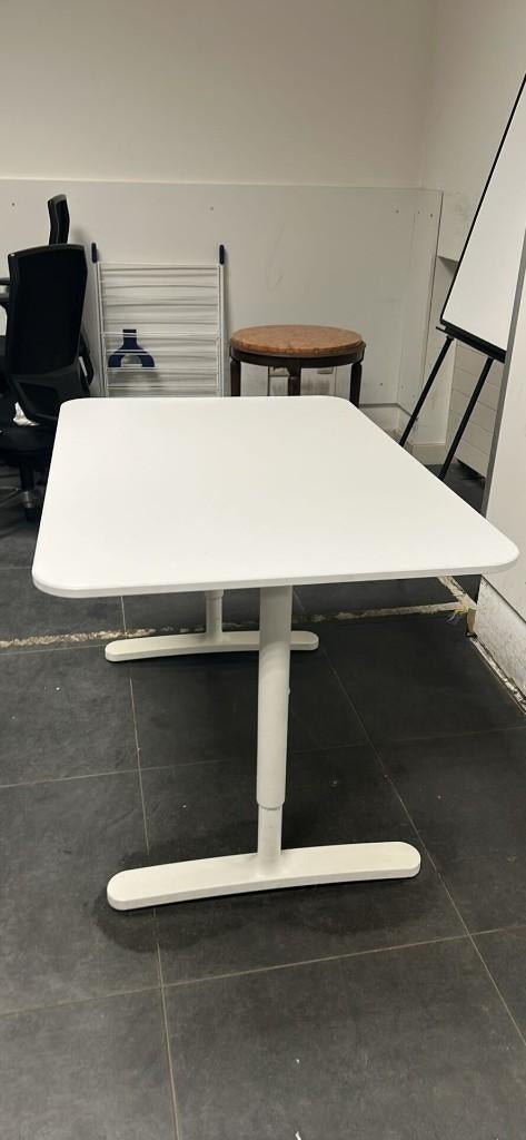 Bureau IKEA BEKANT, blanc, 120 x 80 cm (réglable), Maison & Meubles, Bureaux, Comme neuf, Bureau assis-debout, IKEA, Moderne, Blanc