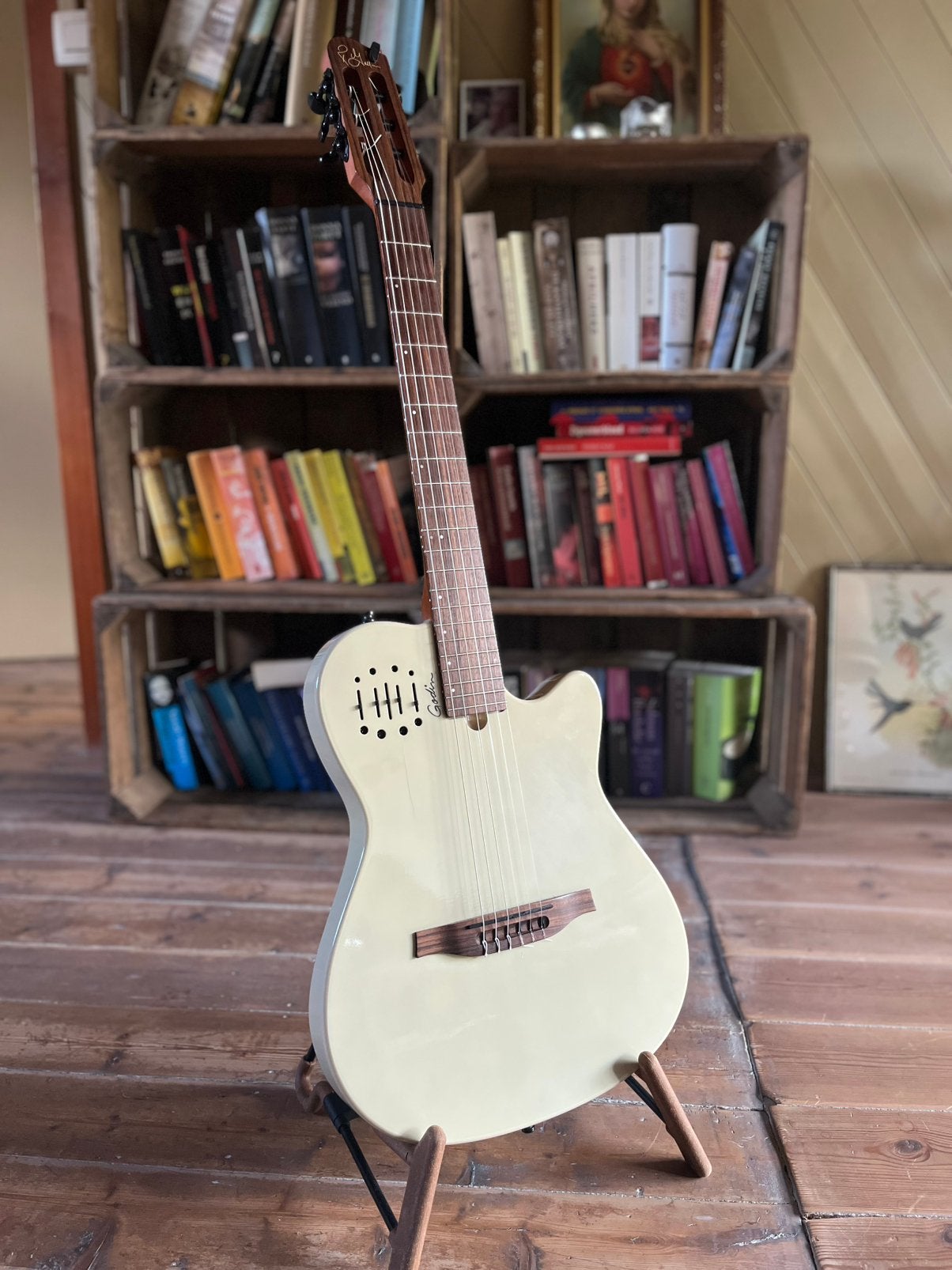 Godin Multiac Mundial Ozark Cream avec housse, Musique & Instruments, Instruments à corde | Guitares | Électriques, Enlèvement