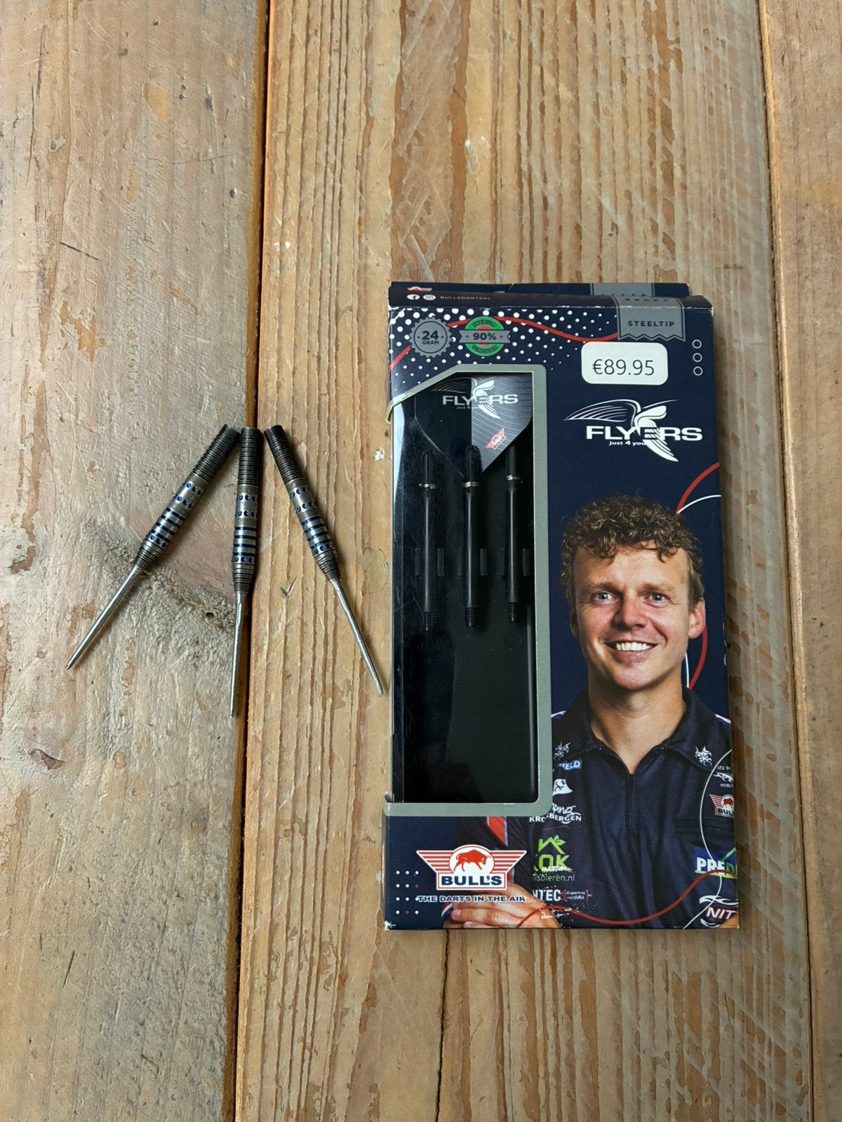 Bull's Richard Veenstra 24g + Beaucoup de accessoires, Sports & Fitness, Enlèvement ou Envoi, Comme neuf, Fléchettes