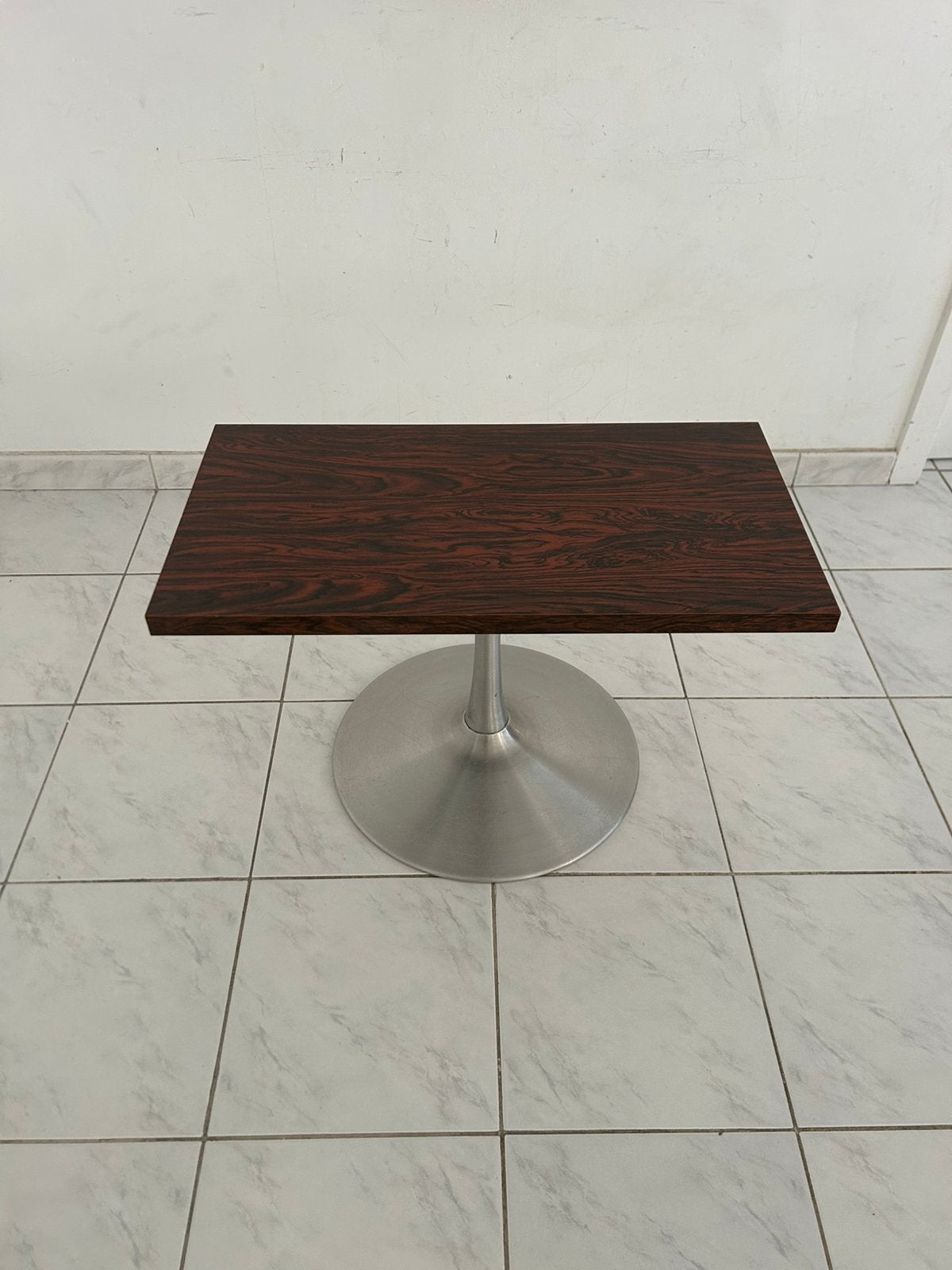 Vintage tulip bijzettafel met palissander look, Enlèvement ou Envoi