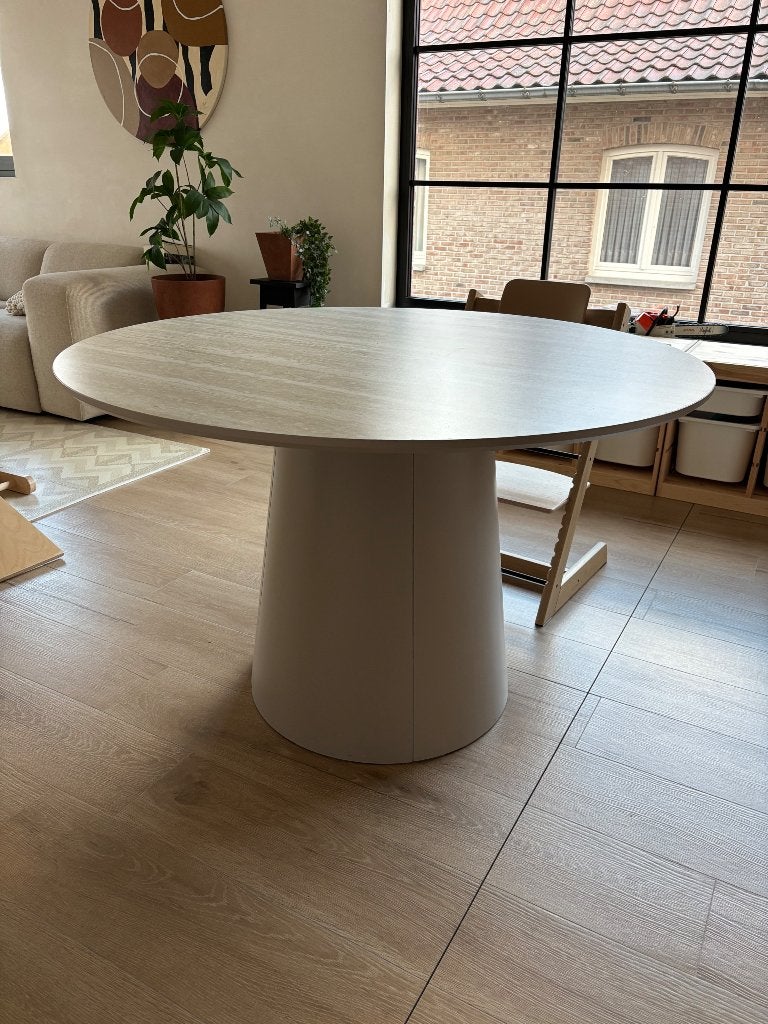Ronde eettafel, nog geen jaar oud, Huis en Inrichting, Ophalen, Rond, Zo goed als nieuw, Vijf personen of meer