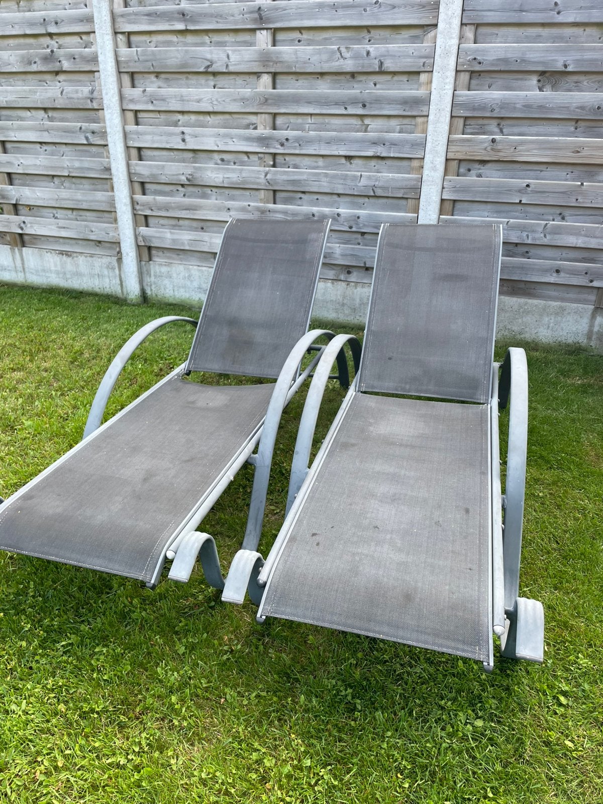 Twee gratis ligbedden, Tuin en Terras, Ophalen, Gebruikt, Aluminium