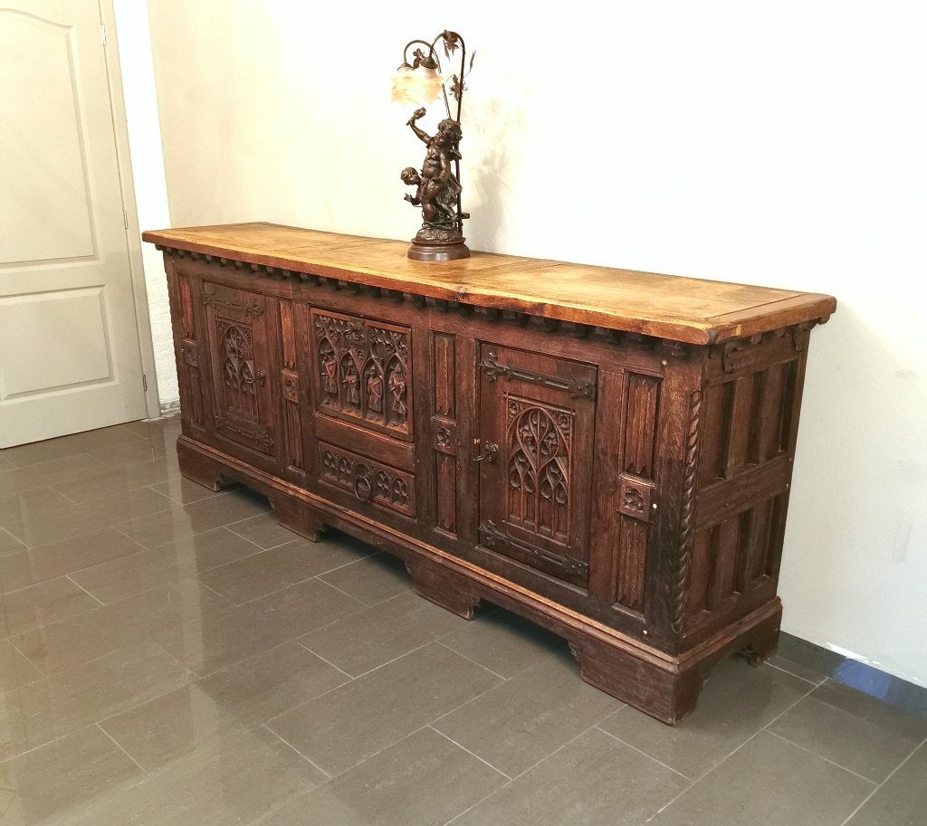 Buffet gothique ancien spécial en chêne noir L 265 H 105 D57, Enlèvement