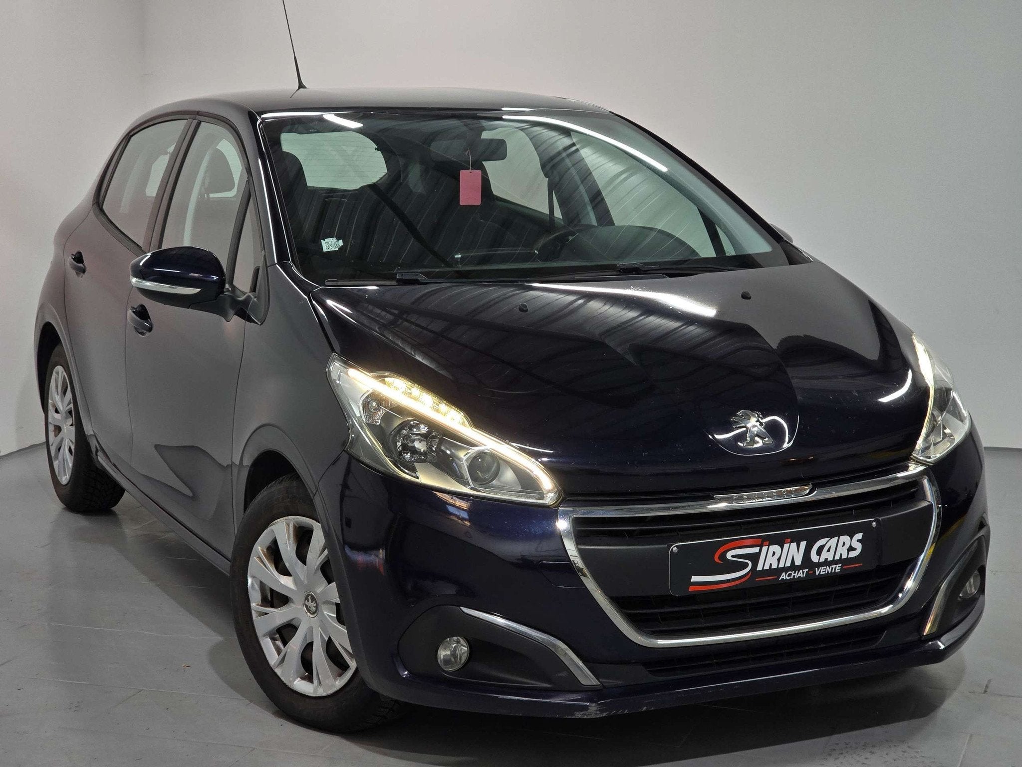 Peugeot 208 1.6HDI | Euro 6 | Carnet complet | Ecran | Airco, Euro 6, Entreprise, Boîte manuelle, Noir