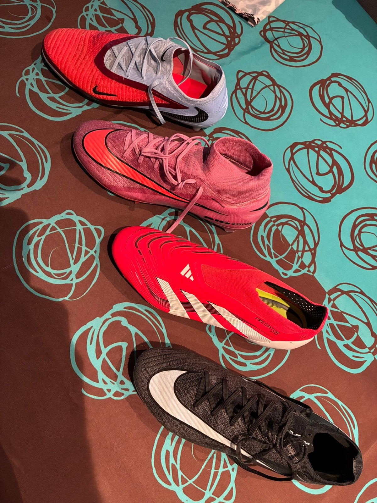 Chaussures de foot, Sport en Fitness, Voetbal, Ophalen, Zo goed als nieuw, Schoenen