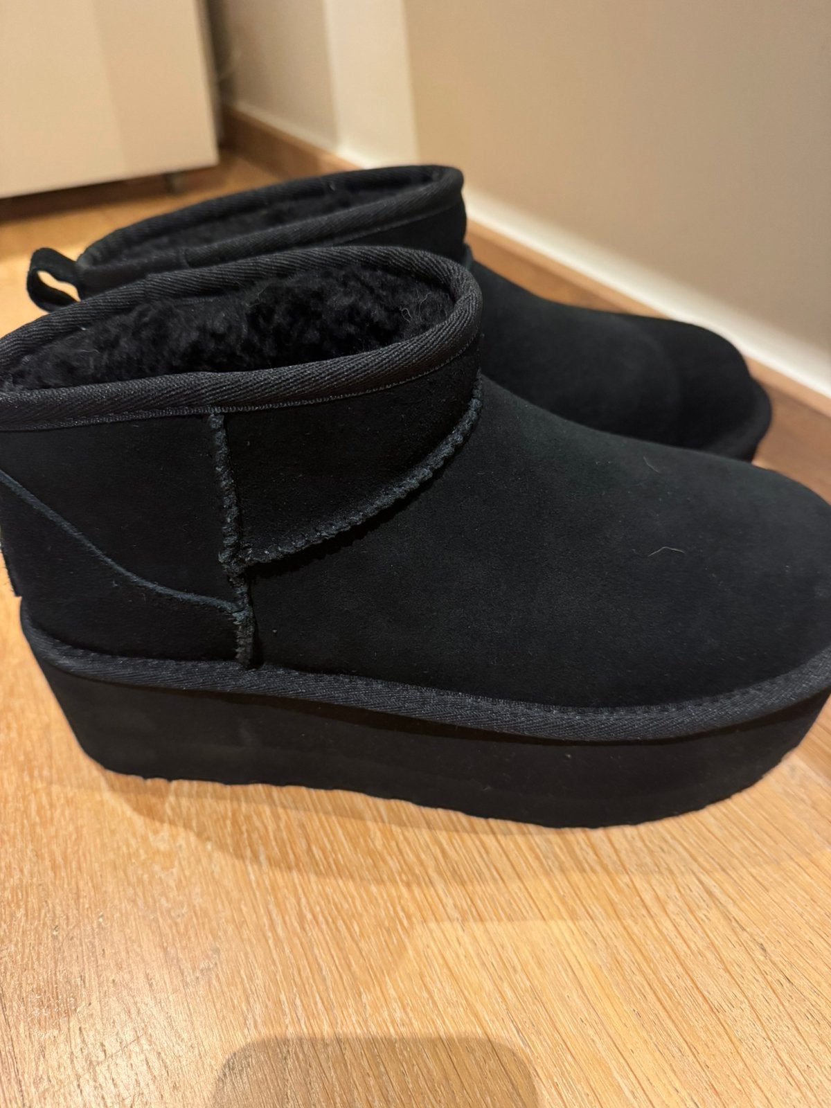 UGG New zwart 38, Zwart, Boots, Nieuw, Ophalen of Verzenden
