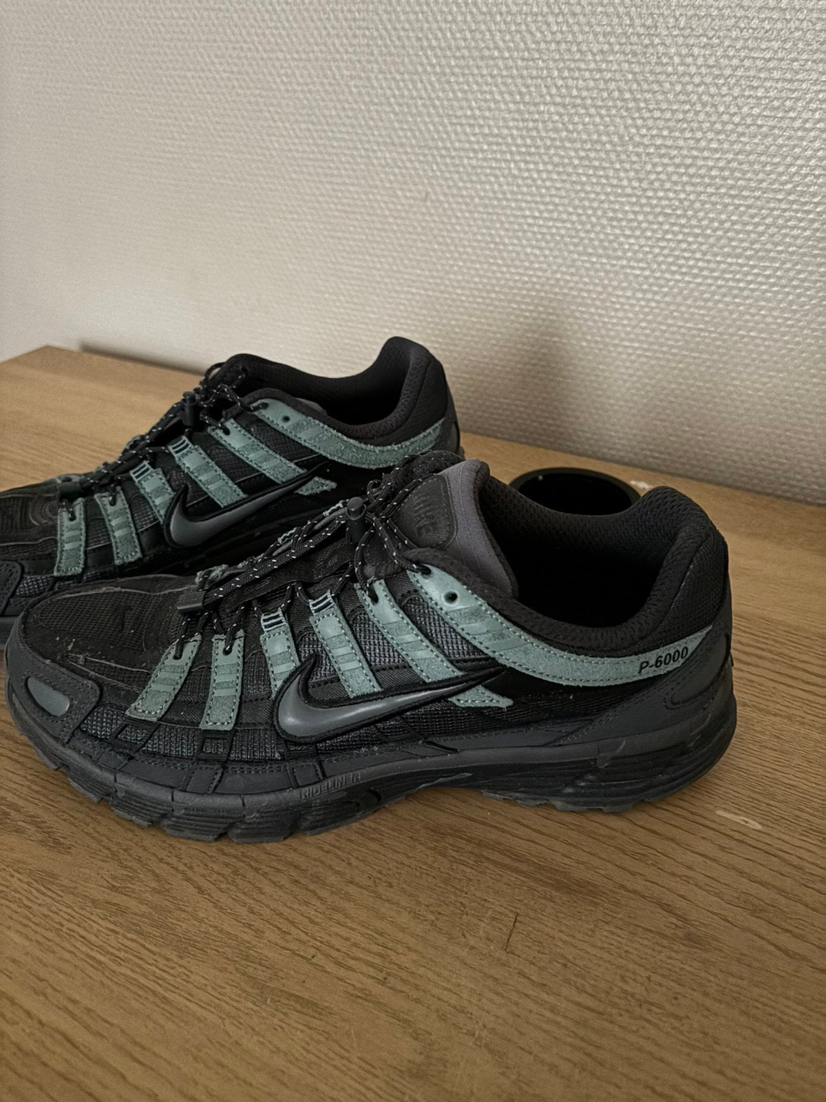 Nike P-6000 Noir/Olive, Vêtements | Hommes, Enlèvement, Comme neuf, Noir, Baskets