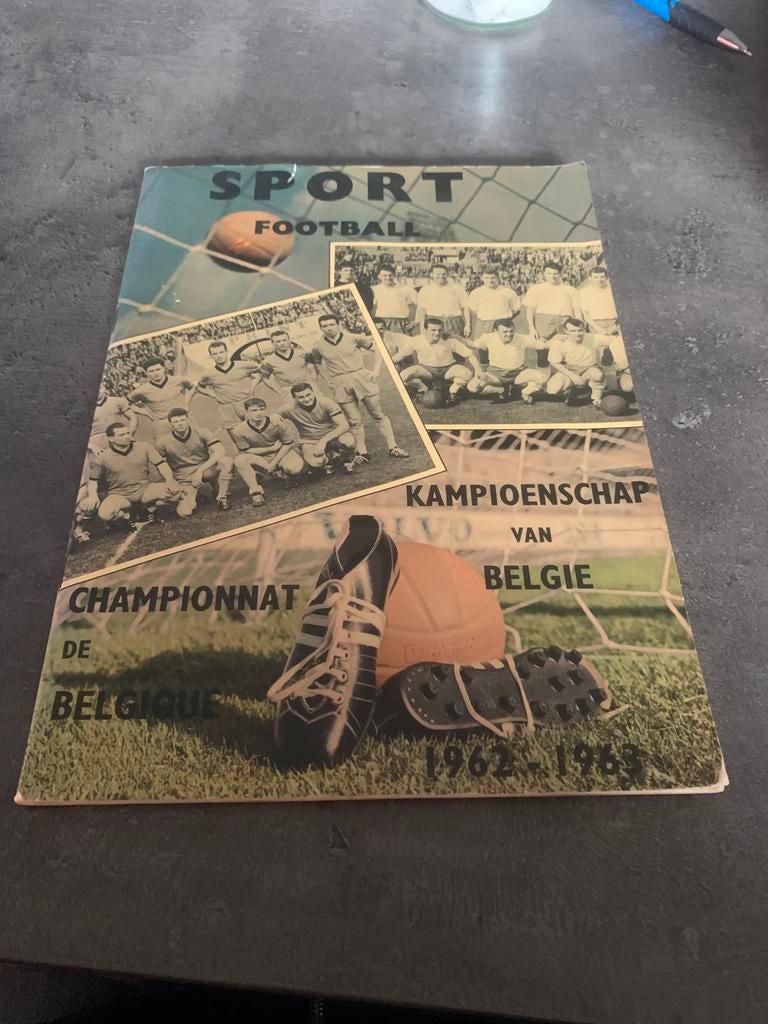 Voetbalboeken, Ophalen of Verzenden, Zo goed als nieuw