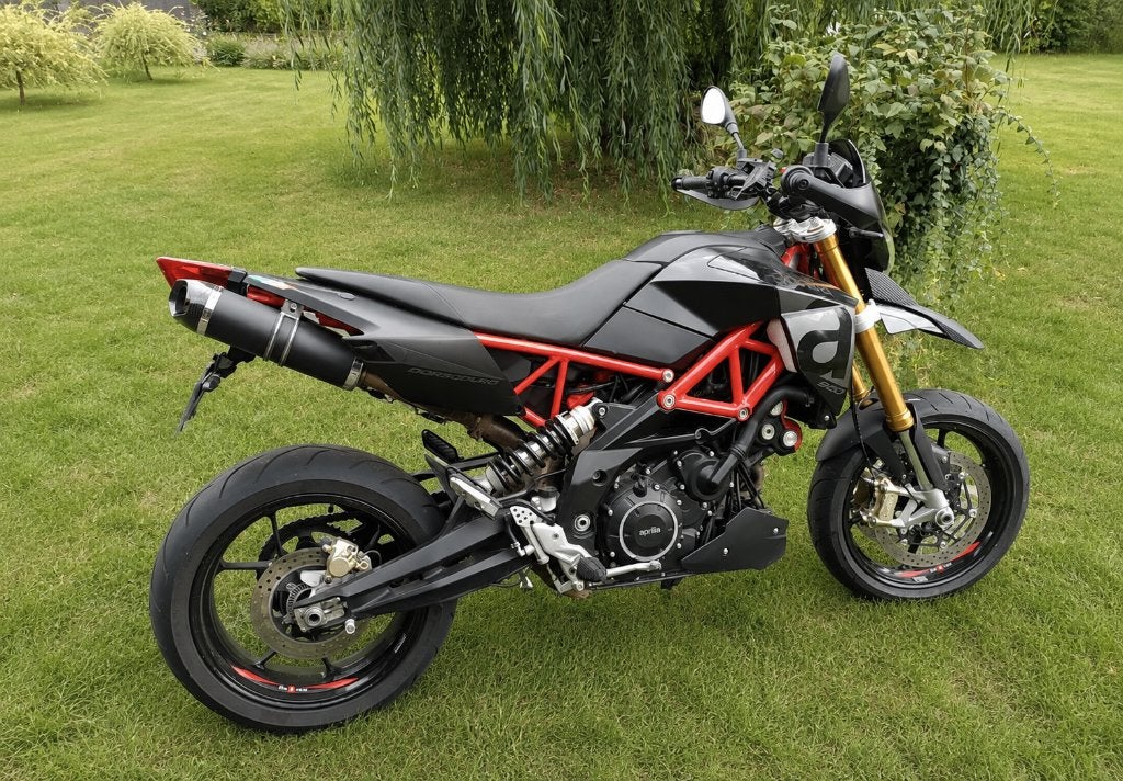 Magnifique Aprilia Dorsoduro 900 de 2020, Motos, Plus de 35 kW, 2 cylindres, Permis Moto A2 minimum, 900 cm³