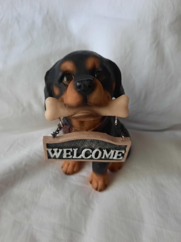 Beeldje hond met "welcome" bordje, Verzenden