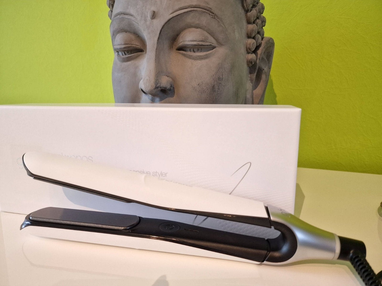 Lisseur GHD Chronos blanc plaques 26mm, Bijoux, Sacs & Beauté, Beauté | Soins des cheveux, Enlèvement