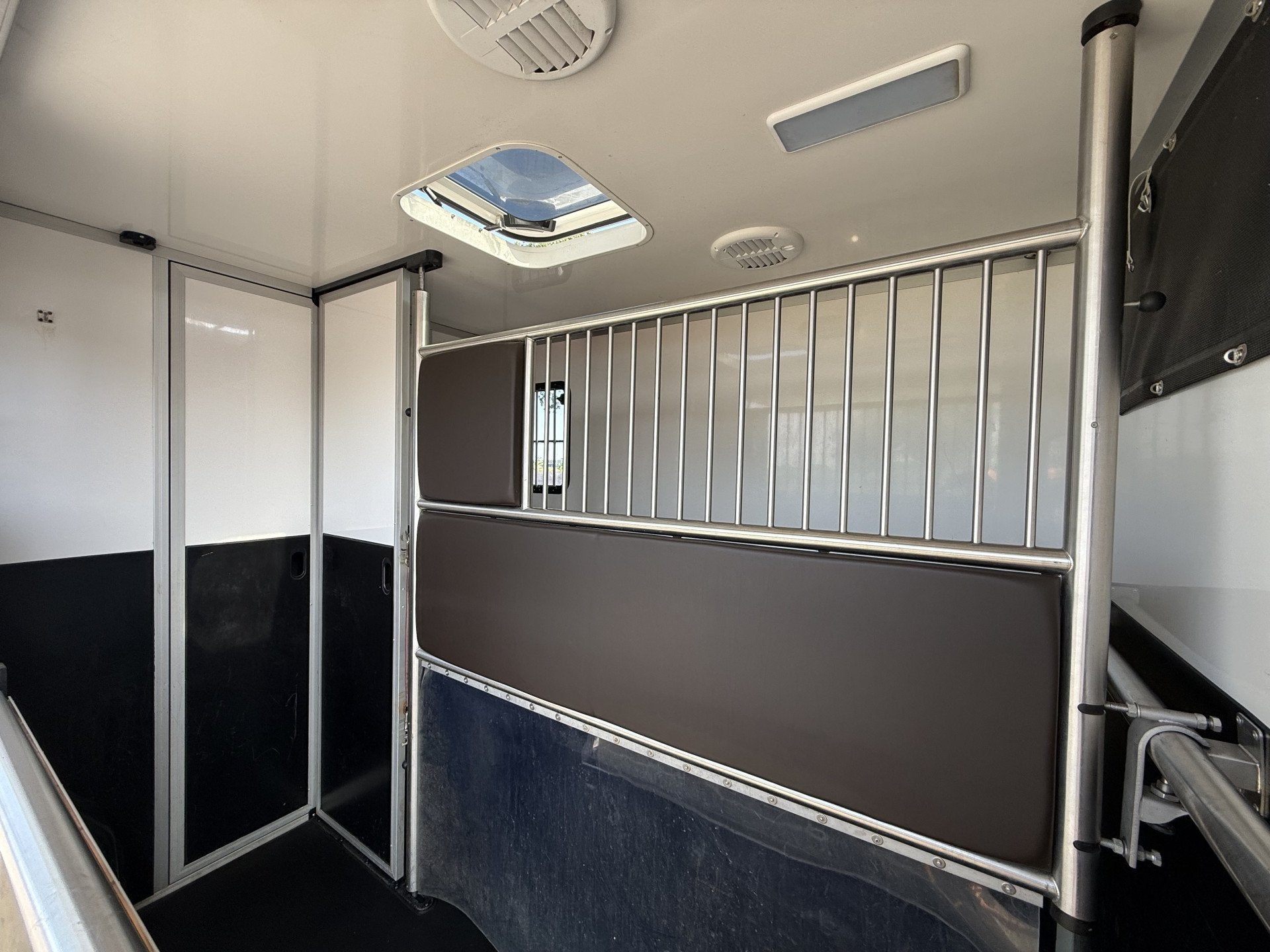 Renault Master | HORSETRUCK | SODIAK | STALLION 3XL | 2021 |, Dieren en Toebehoren, Paarden en Pony's | Trailers en Aanhangwagens