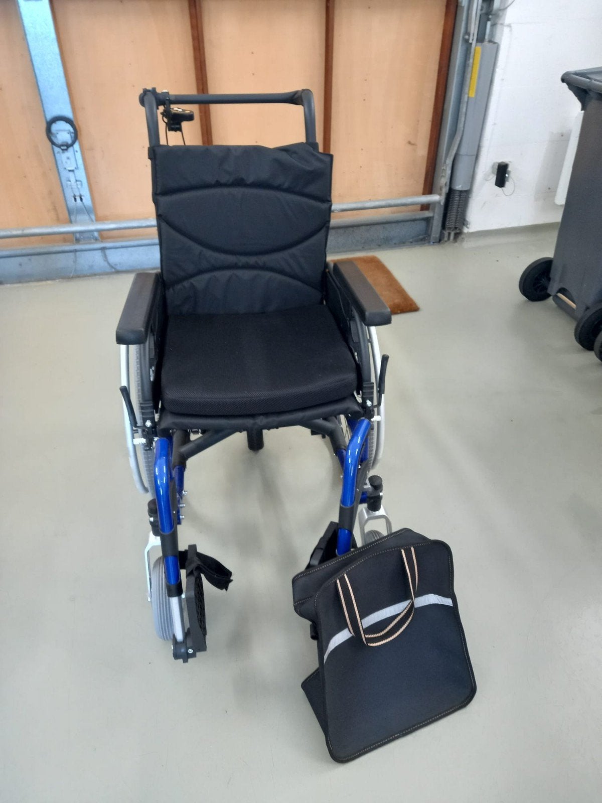 Rolstoel type v300dl (tas gratis), Ophalen