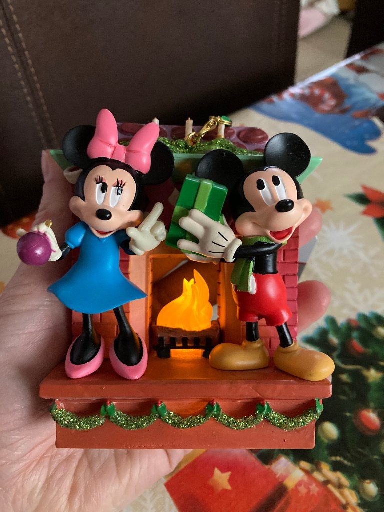 Nieuw Disney ornament Mickey & Minnie haardvuur verlichting, Ophalen of Verzenden, Mickey Mouse, Nieuw, Beeldje of Figuurtje