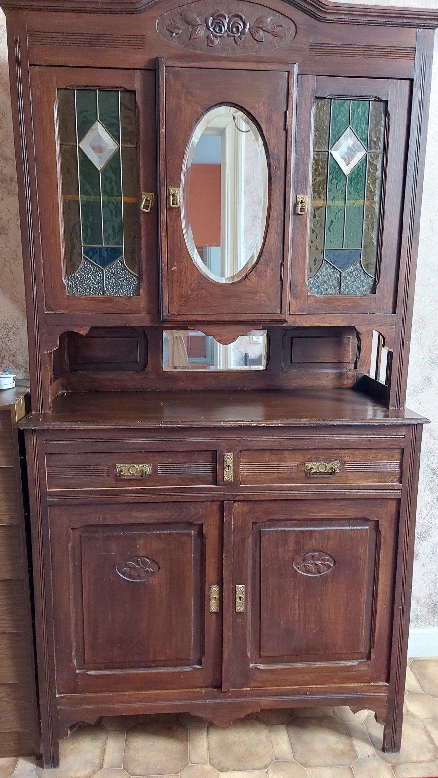 Mooie kast met glas in lood, Ophalen