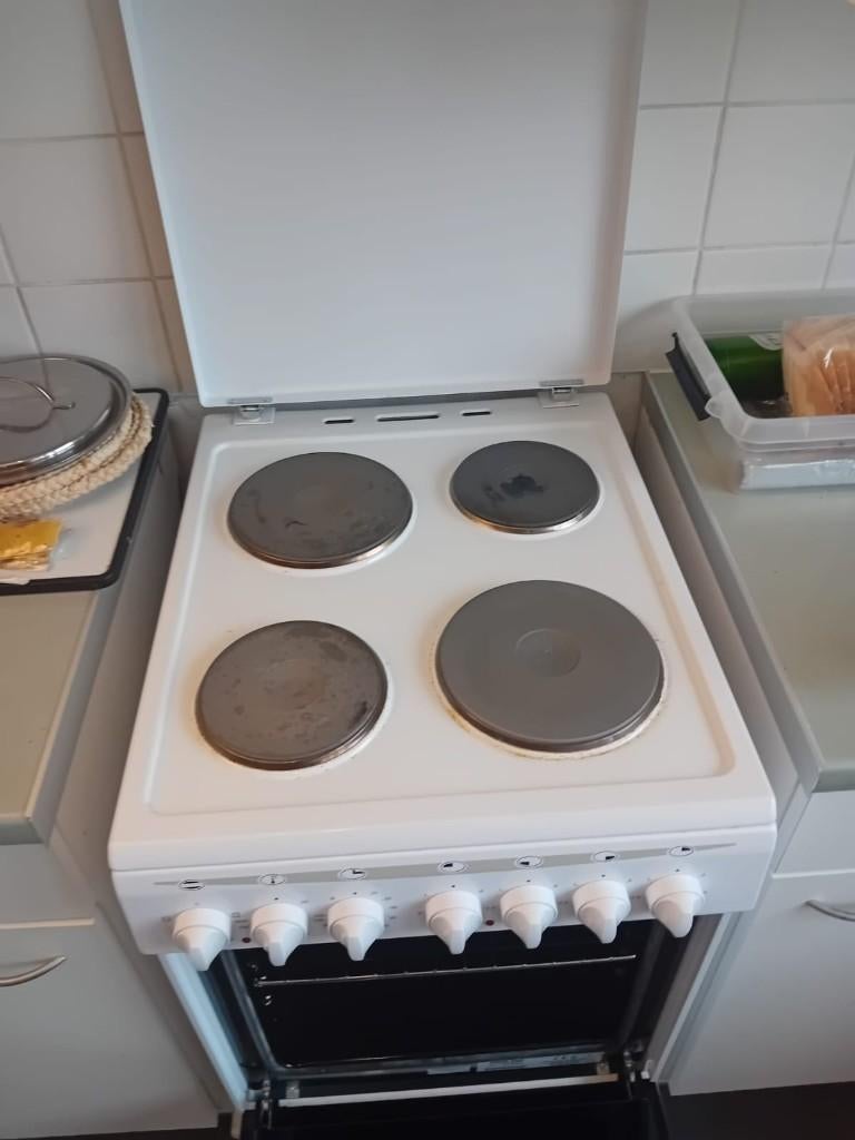 Elektrische fornuis, Elektronische apparatuur, Fornuizen, Ophalen, Gebruikt, 4 kookzones, 90 tot 95 cm