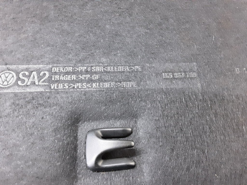 PLAGE ARRIERE Volkswagen Golf V (1K1) (1KG867769), Volkswagen, Mevr. I. Hauben, Utilisé, Rue de l'Espoir 34 34
4030  GRIVEGNÉE, BE