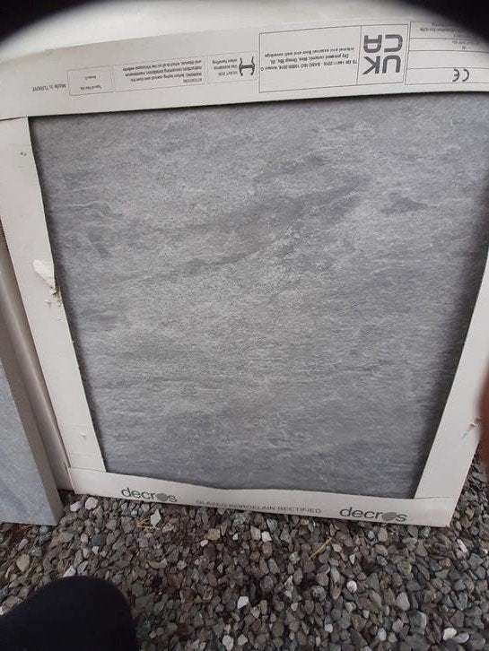 26 pak keramische  tegels grijs ,per pak 15€, Ophalen, 40 tot 60 cm, 40 tot 60 cm, Keramiek