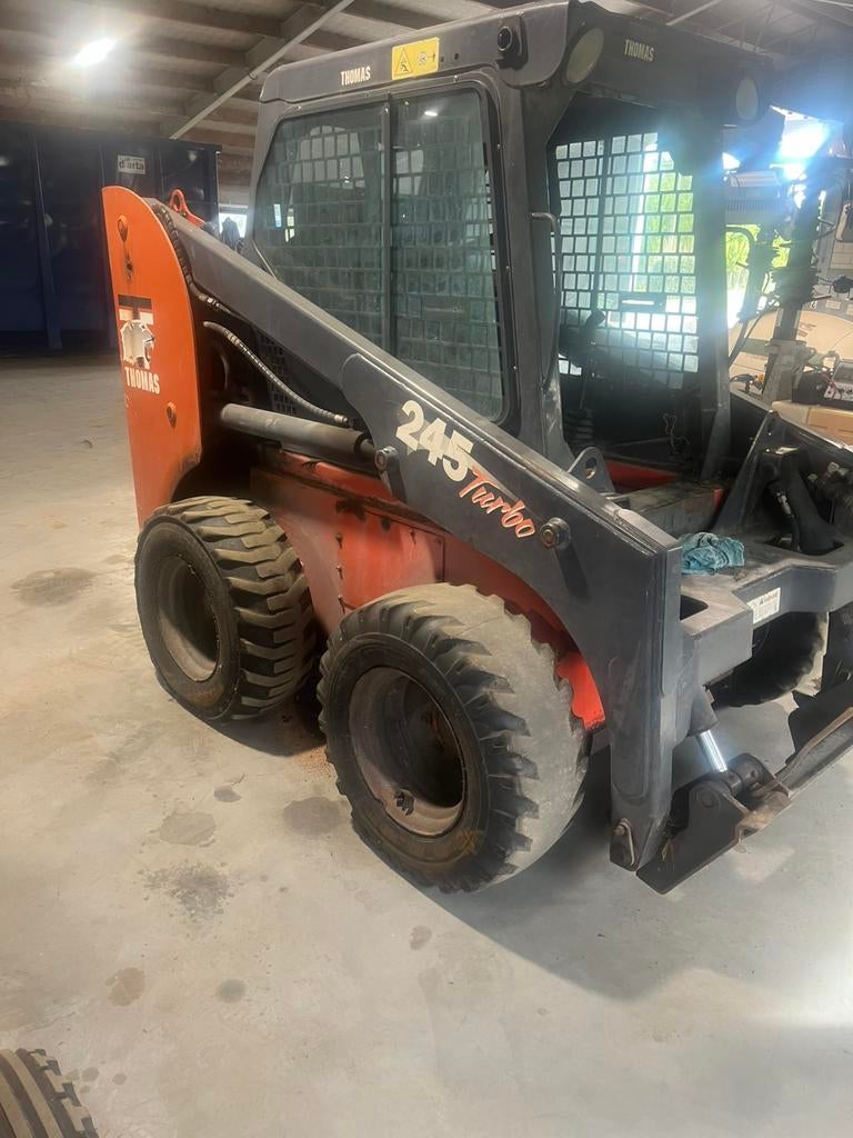 Thomas bobcat, Zakelijke goederen, Ophalen