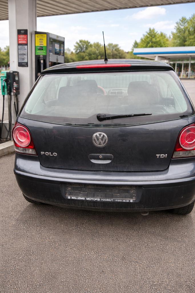 Polo 9N 1.4 diesel 2006 pour pieces ou a reparer, Auto's, Volkswagen, Euro 5, Zwart, Particulier, Overige carrosserie