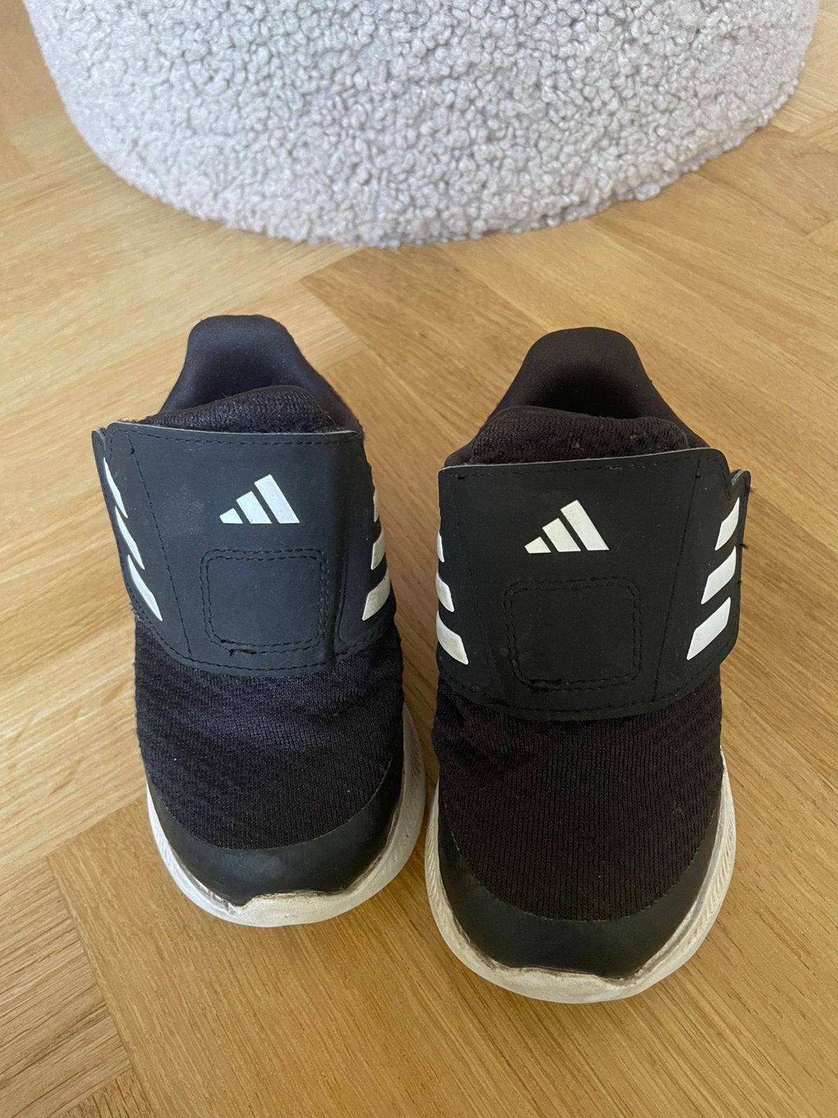 Baskets à scratch Adidas noires enfant unisex – taille 23, Enfants & Bébés, Vêtements de bébé | Chaussures & Chaussettes, Garçon ou Fille