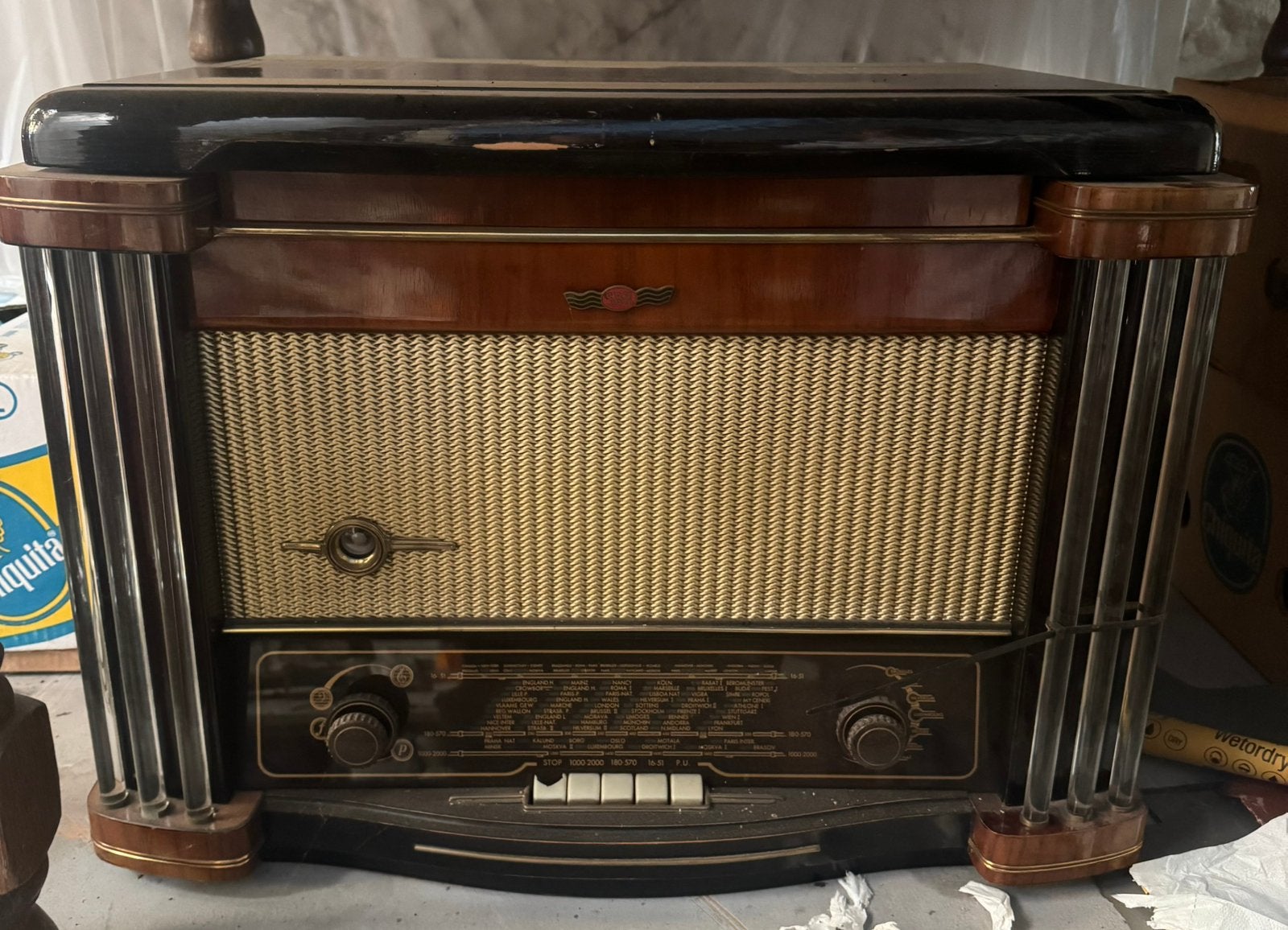 Radio et tourne-disques vintage, Enlèvement