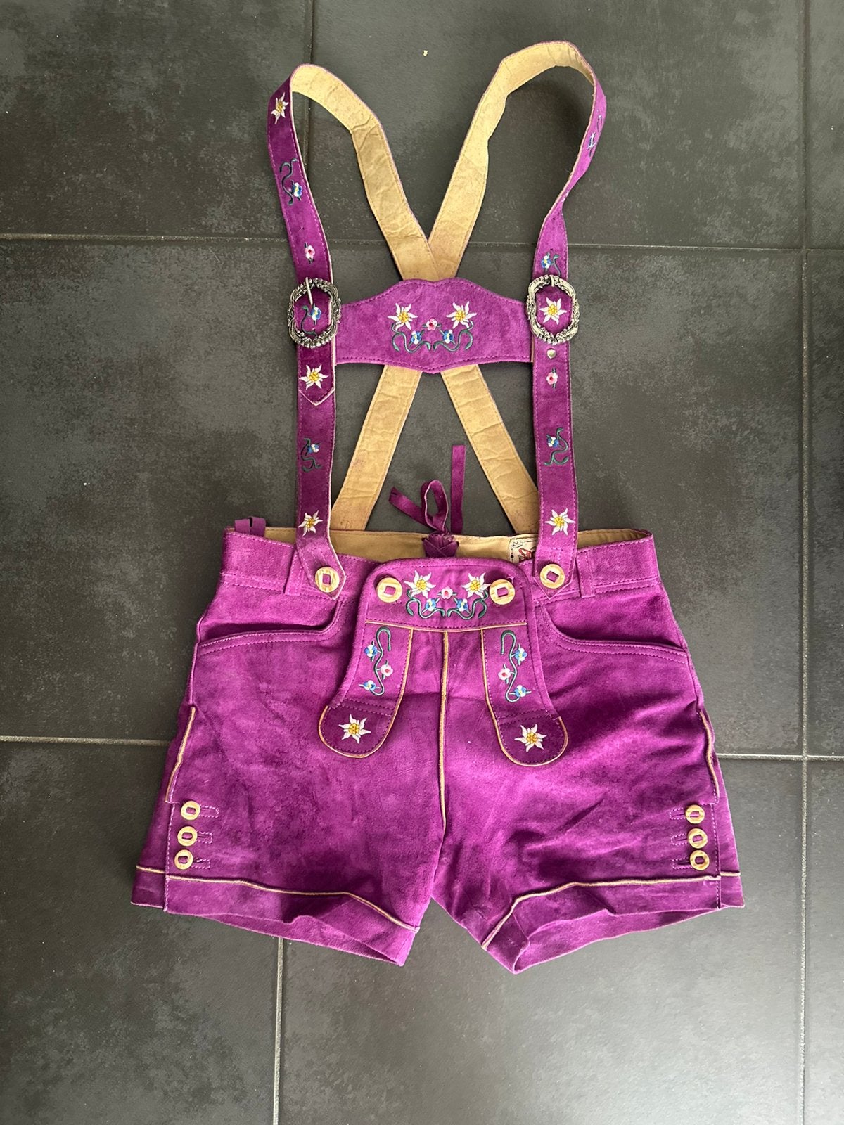 Lederhose kort  paars maat S, heel goed, Enlèvement ou Envoi, Comme neuf, Taille 46 (S) ou plus petite