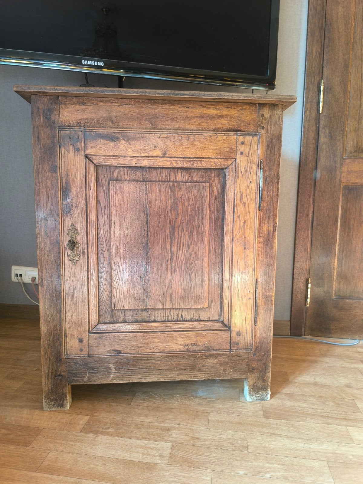 houten meubilair, kleine kledingkast, Huis en Inrichting, Ophalen