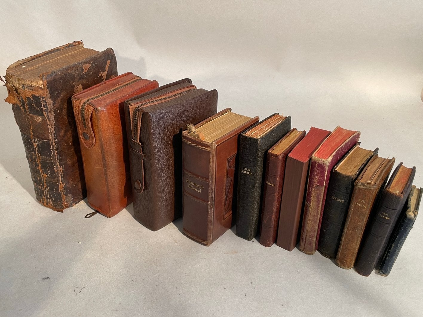Antieke bijbels/missali (12 stuks), Antiek en Kunst, Ophalen
