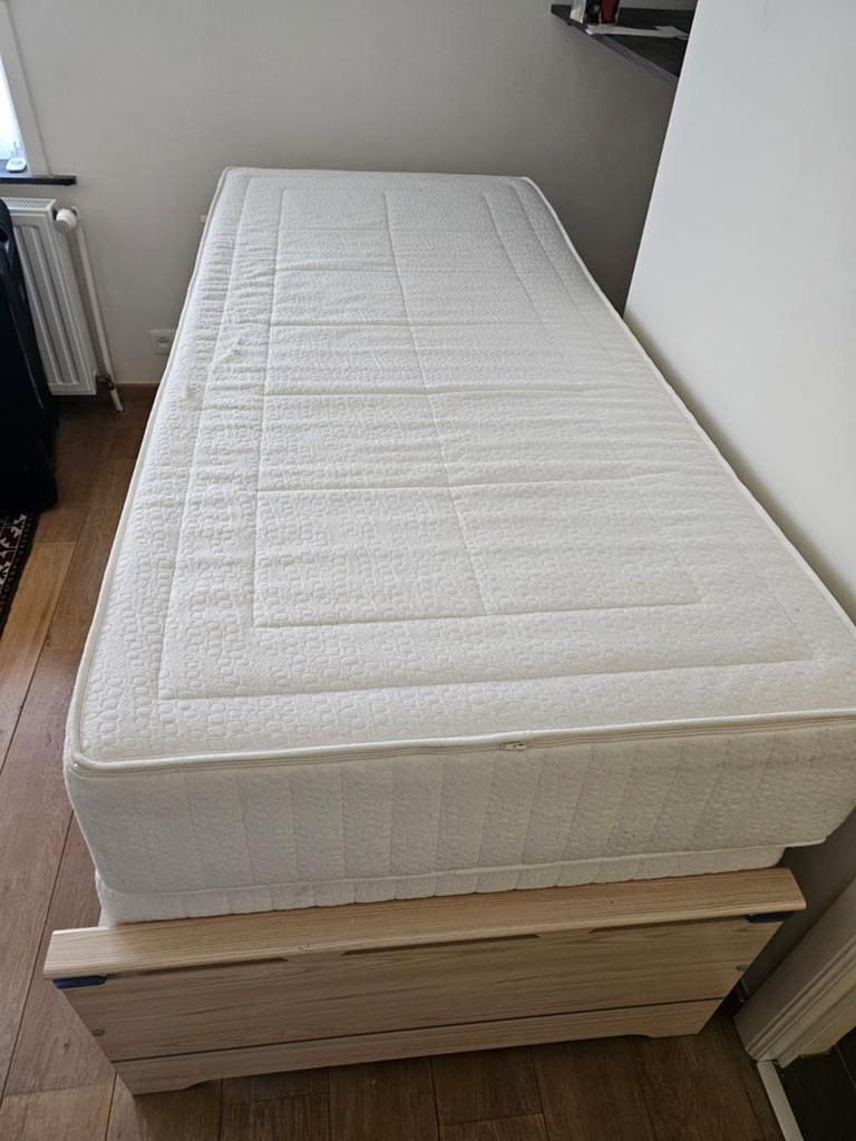 1 matelas 200 x 90  + 1 sommier à latte, Enlèvement, Sommier