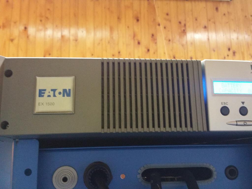 UPS Eaton EX1500 rack/tower, Informatique & Logiciels, Enlèvement, Comme neuf