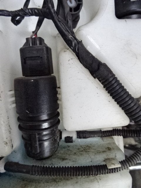 LAVE-GLACE POMPE AVANT BMW 1 serie (F20) (01-2010/06-2019), Utilisé, BMW, Petuelring 130
80809  München, DE, Bayerische Motoren Werke AG