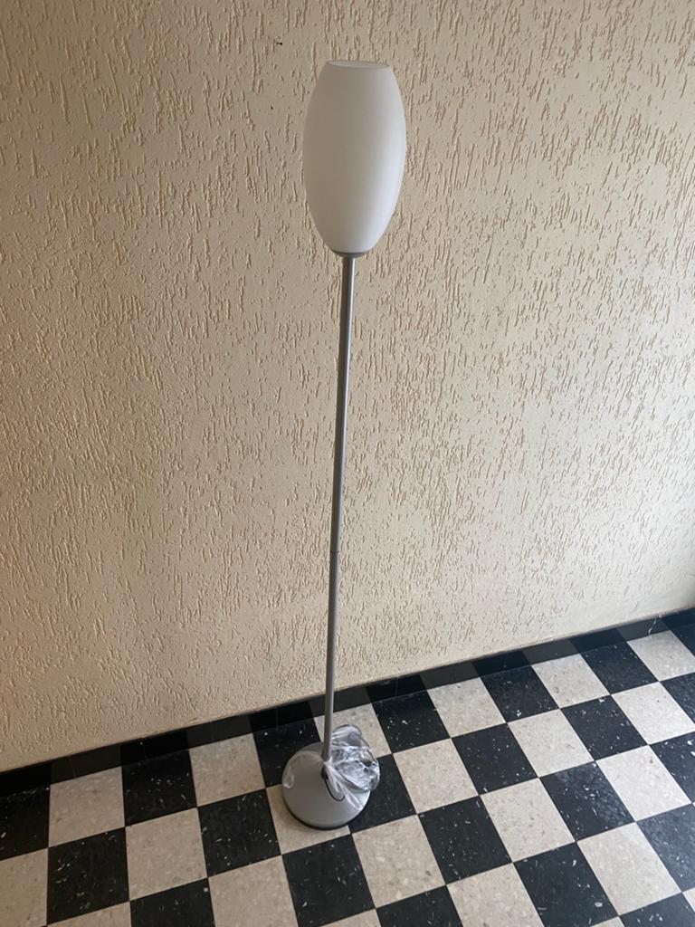 Staan lamp met melkglas en led verlichting, Ophalen, Zo goed als nieuw