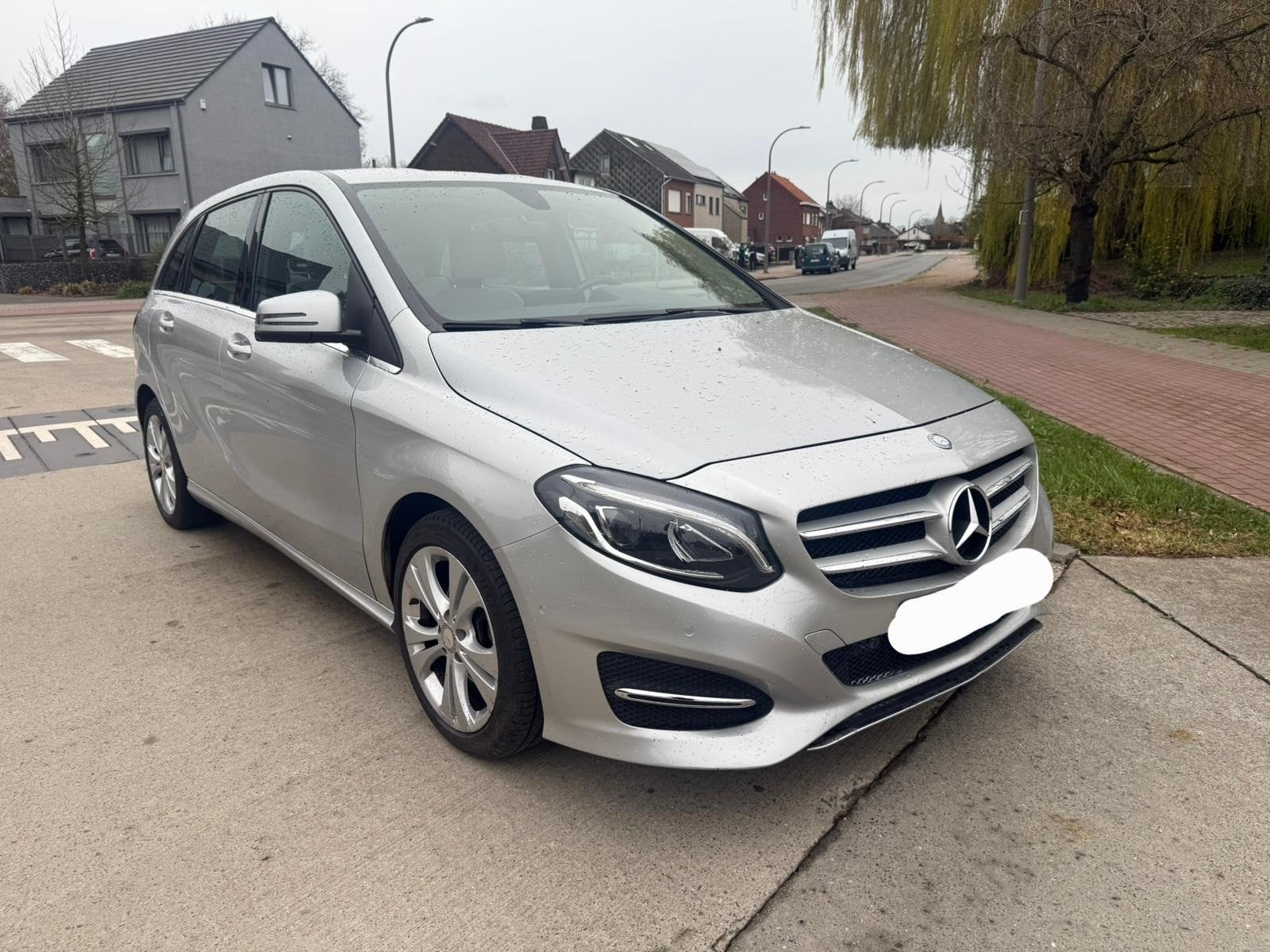 à vendre Mercedes b180 Essence, Autos, 90 kW, Argent ou Gris, Achat, Euro 6