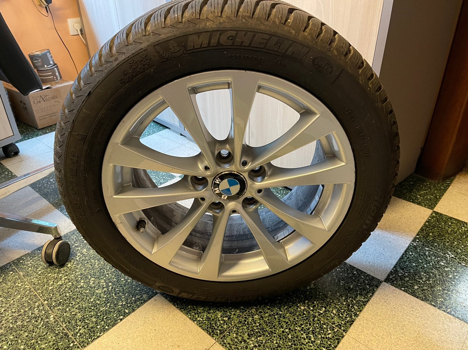Pneus hiver Michelin 225/50/R17 avec jantes Alu, Autos : Pièces & Accessoires, Neuf, Pneus et Jantes, Pneus hiver, Véhicule de tourisme