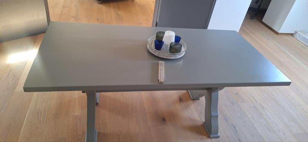 Table de salle à manger en bon état, Enlèvement