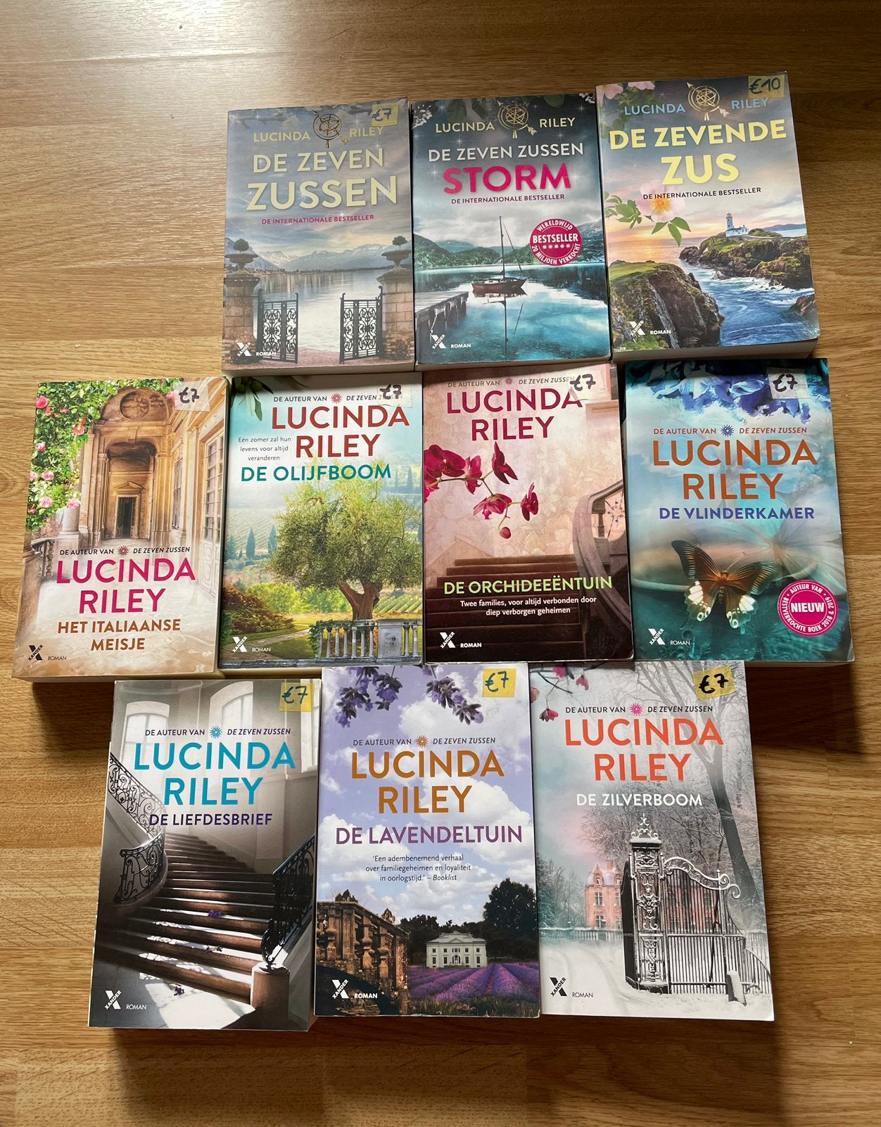 Lucinda Riley Romans de zevende2us,parel,schaduw ra 2 foto’s, Boeken, Ophalen of Verzenden, Gelezen