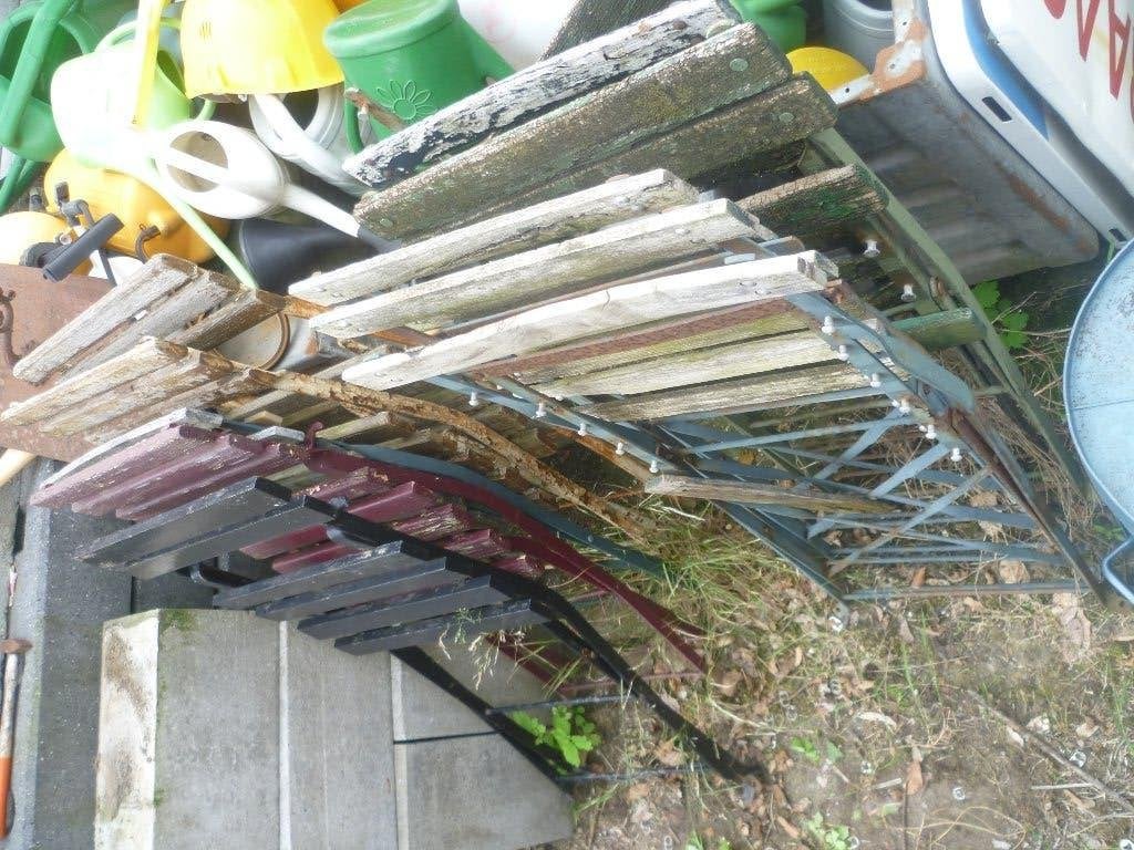 lot oude klapstoelen, Ophalen