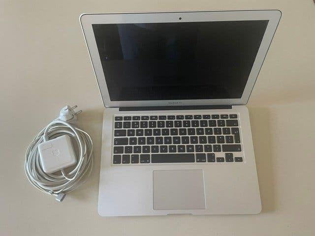 Apple MacBook Air 13-inch (Early 2015), Computers en Software, Gebruikt, Qwerty, 13 inch, Minder dan 2 Ghz