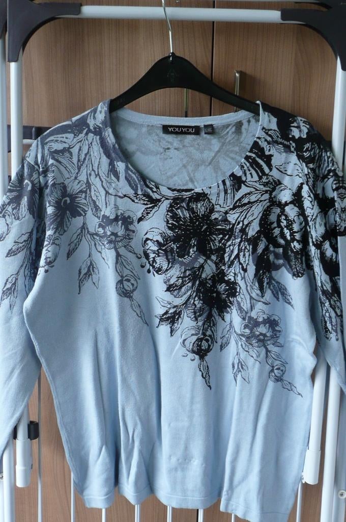 Licht gebreid truitje lichtblauw YouYou (a103), Taille 46/48 (XL) ou plus grande, Enlèvement ou Envoi, Porté, Bleu