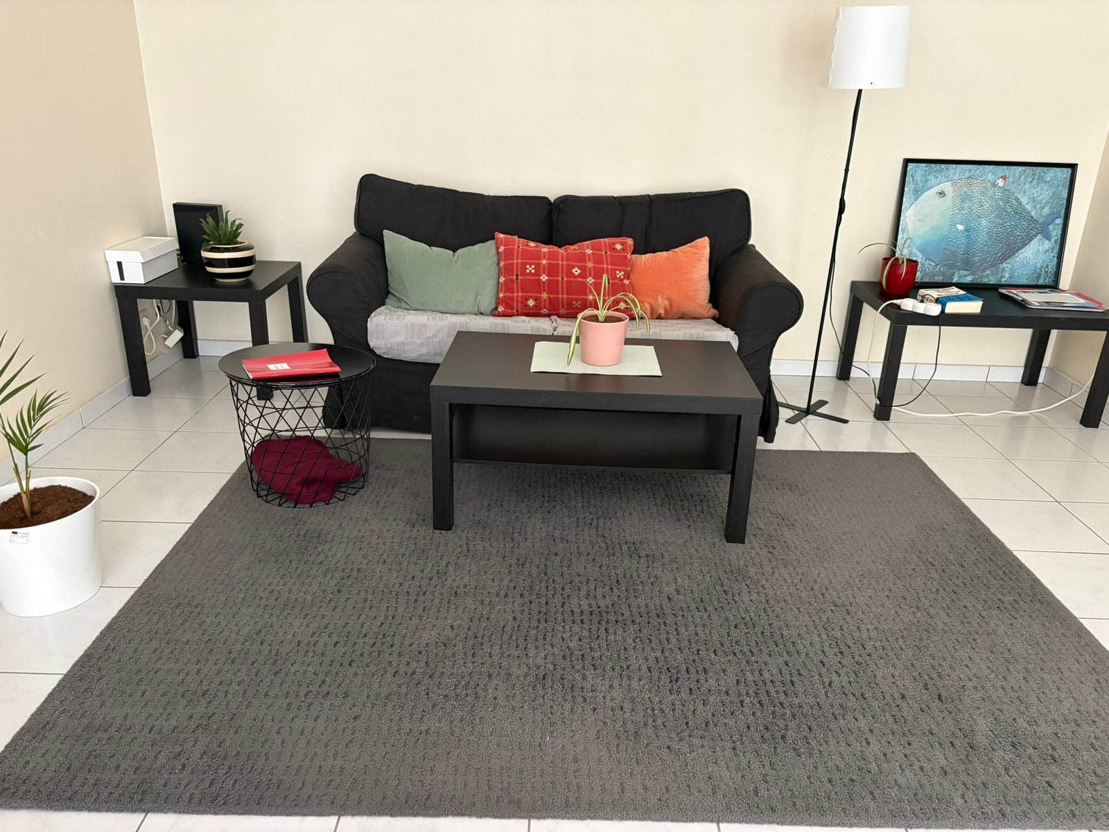 Groot donkergrijs vloerkleed (164 x 236 cm) / Large dark rug, Enlèvement ou Envoi, Comme neuf