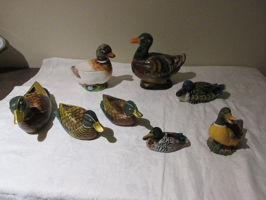 8 canards une collection de canards en bois et porcelaine, Enlèvement