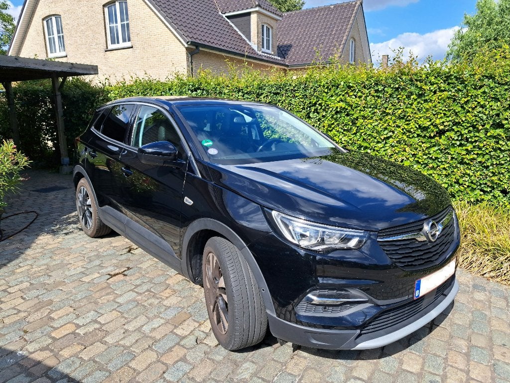 Opel grandland x, Euro 6, 1199 cc, Leder en Stof, Zwart